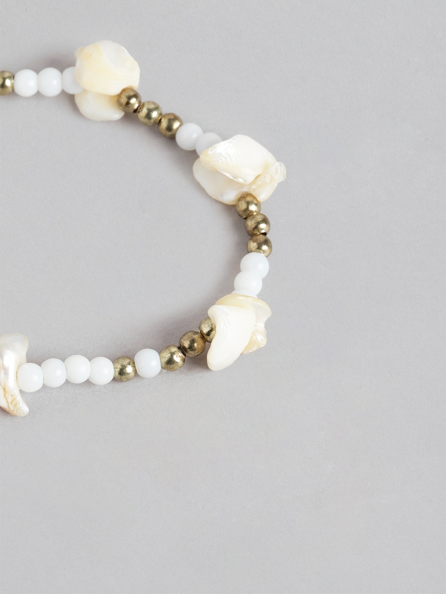 Blueberry Set of 5 White and Gold beaded bracelet