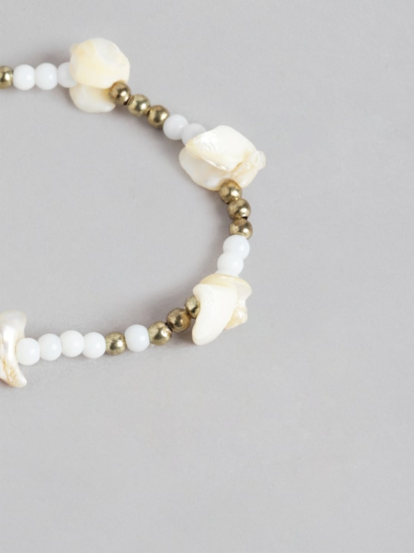 Blueberry Set of 5 White and Gold beaded bracelet