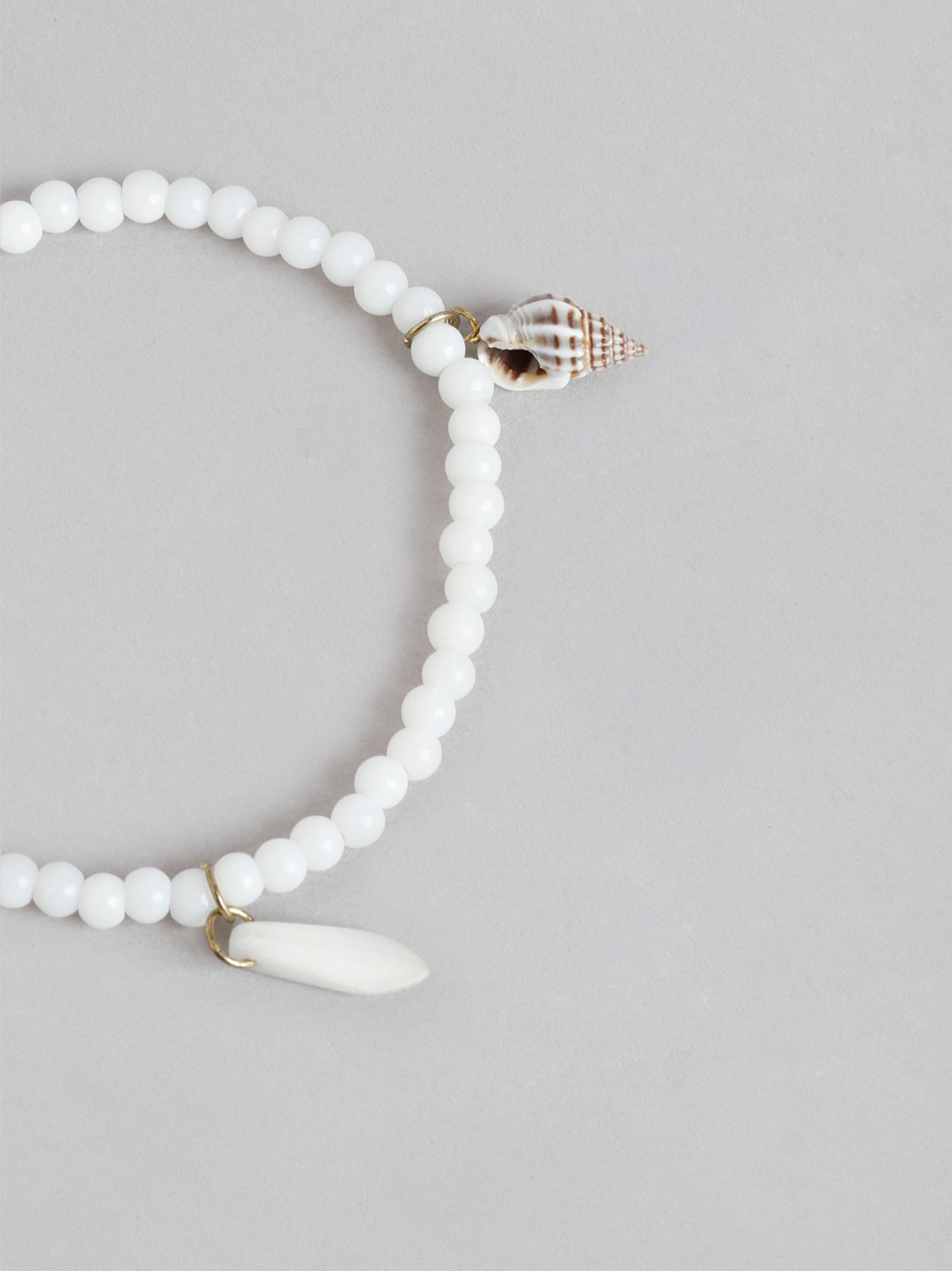 Blueberry Set of 5 White and Gold beaded bracelet