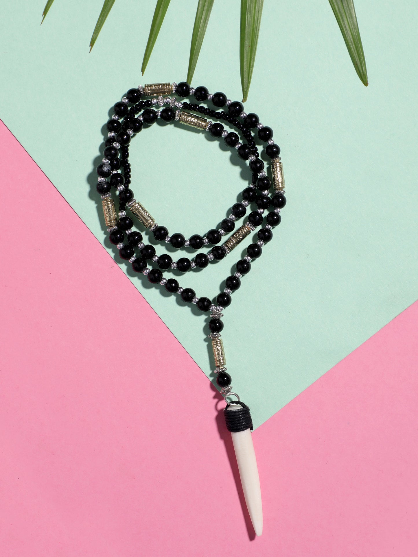 Lazy panda black beaded white teeth detailing necklace