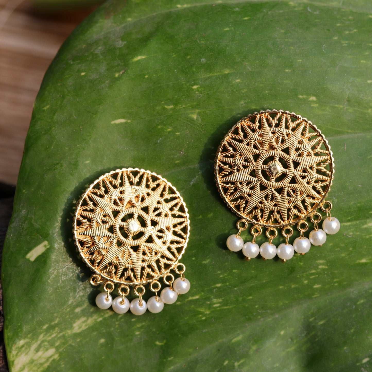Blueberry gold plated metal detailing drop earring