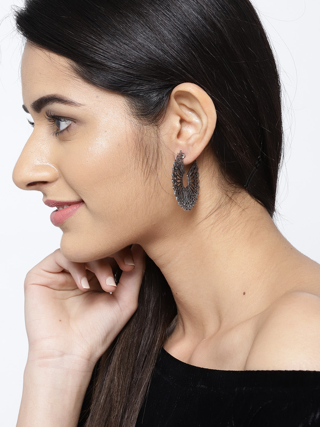 Blueberry silver color cut off deatiling drop earring